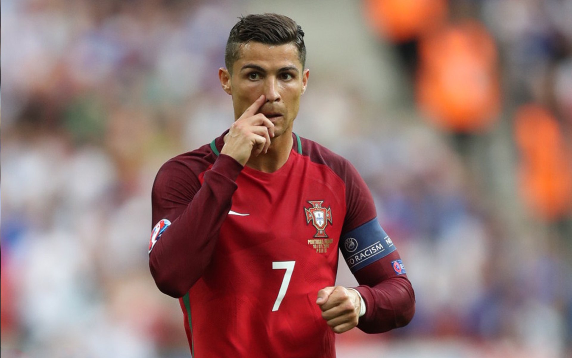 可爱!林诗栋穿海南队服出发全运会,像小芒果,球迷送苹果祝他平平安安