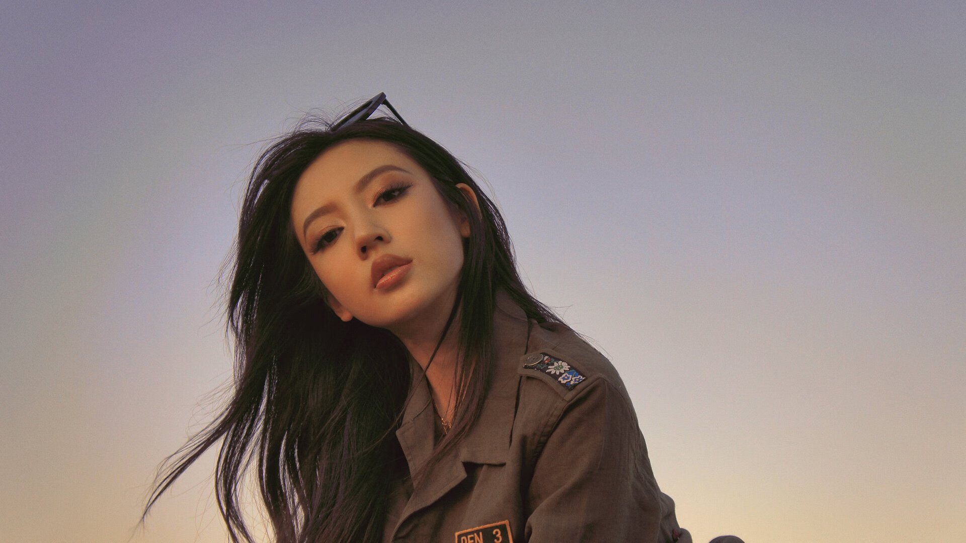 “快艇冲浪:东三叉湖赛场成为极速竞速的最佳舞台”