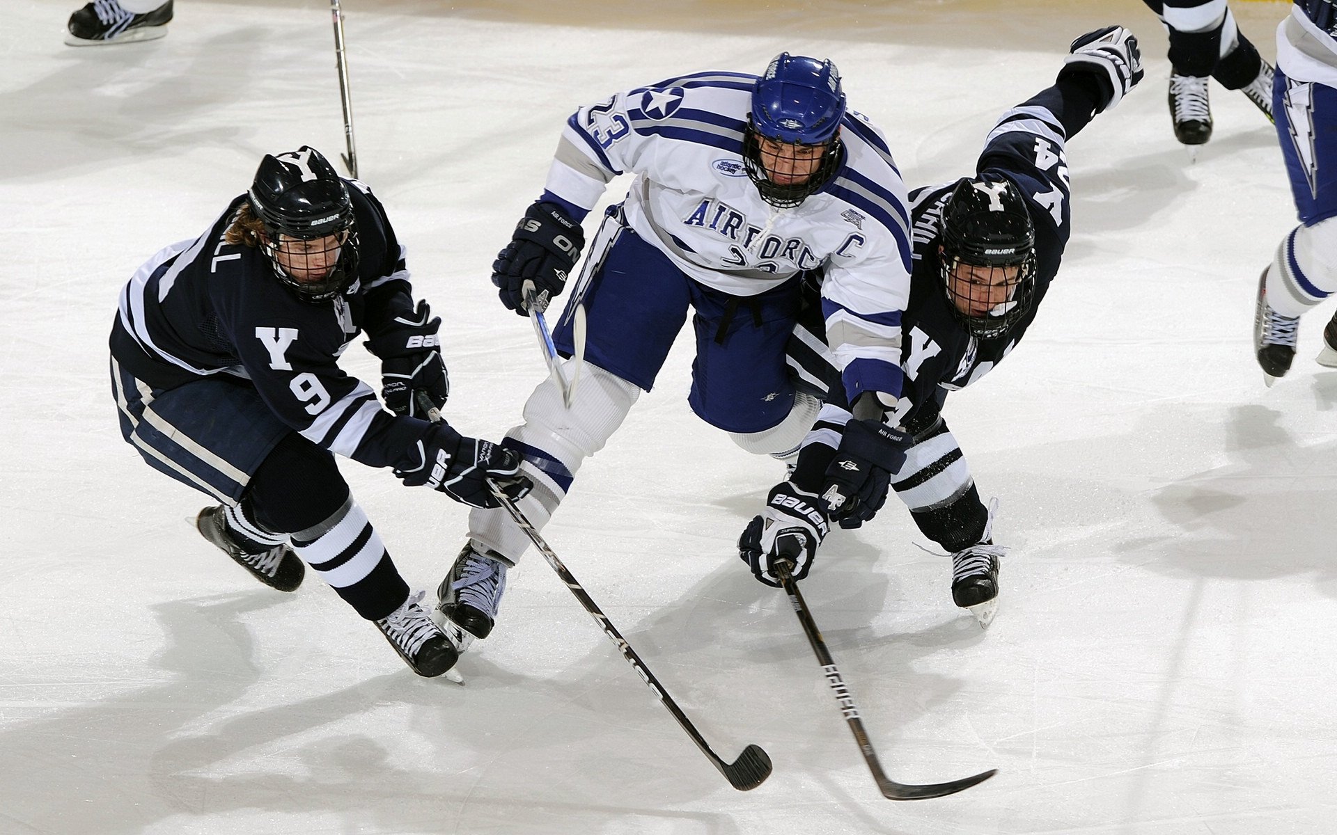 全球多国共同举办足球青训营,发掘未来人才,国外足球青训营盈利模式